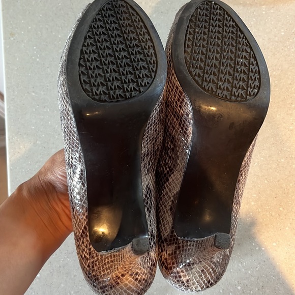 Michael kors shoes - Picture 4 of 5